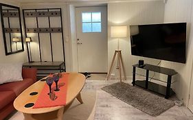 Frednes Cosy Retreat - Short Walking Distance To City Centre - Free Private Parking And Internet